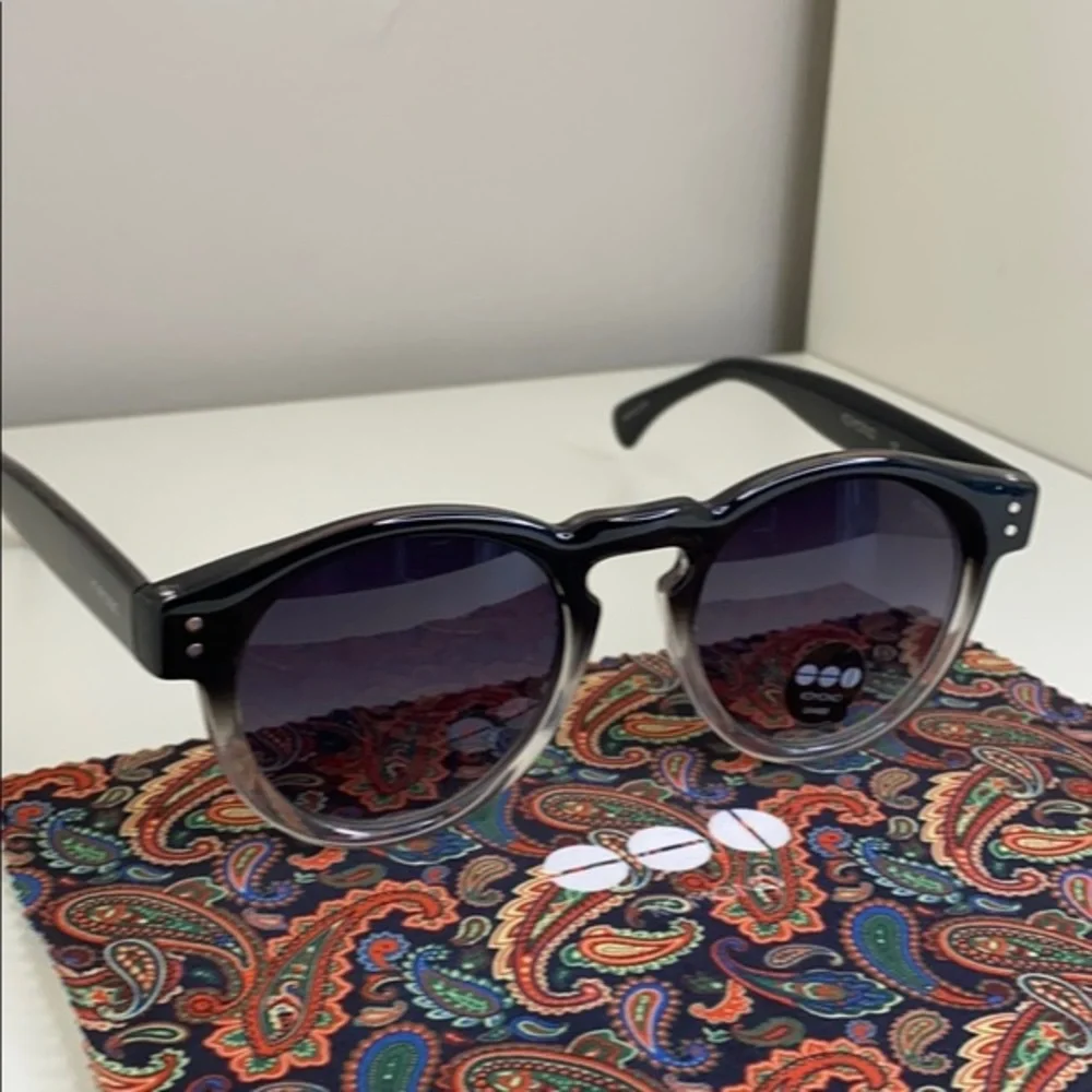 Komono New Sunglasses Clement Paisley round ombre gray black